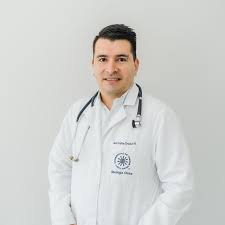 Dr. Alejandro Martinez - Médico Clínico
